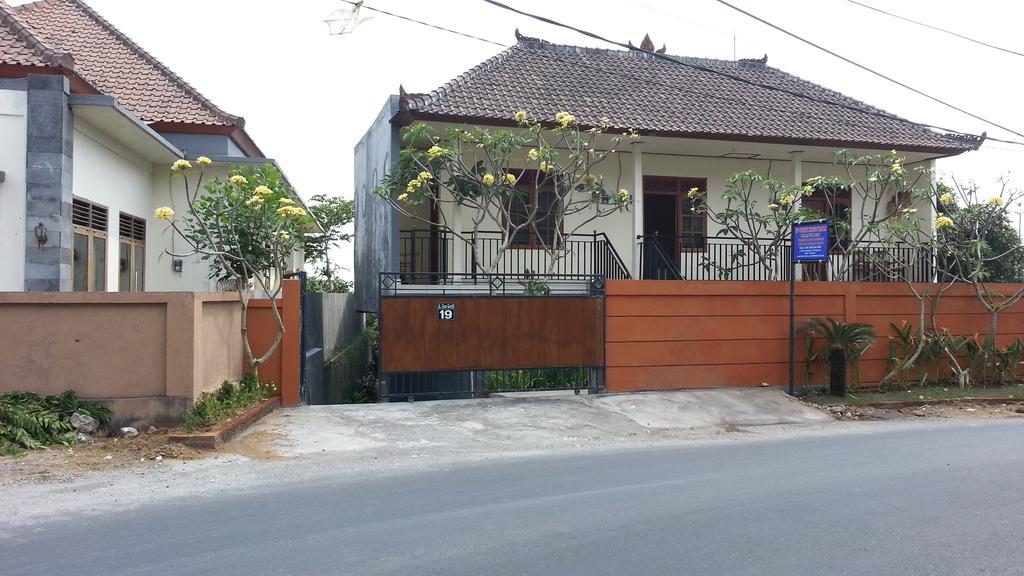 Dstay Kost Bali Jimbaran Exteriör bild