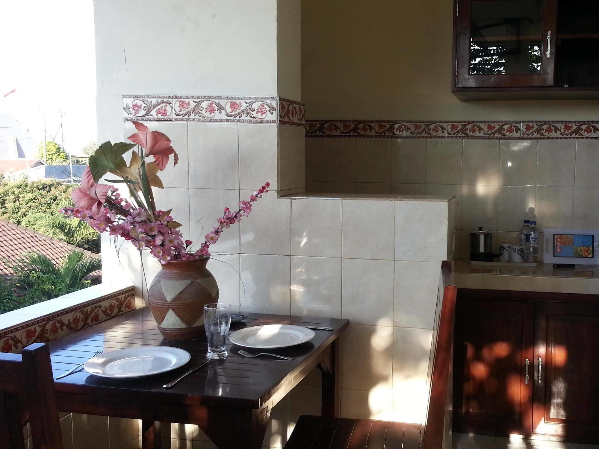 Dstay Kost Bali Jimbaran Exteriör bild