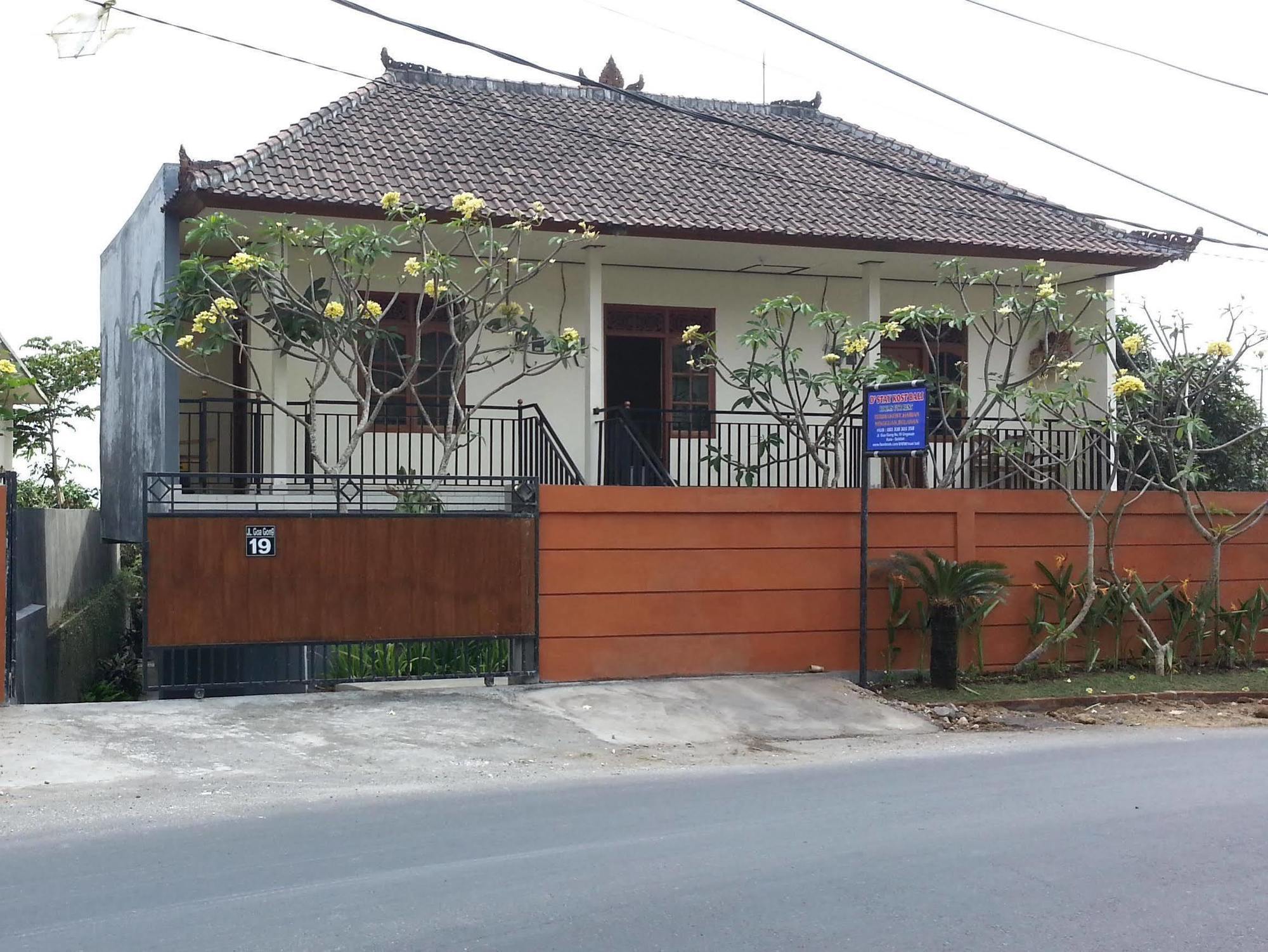 Dstay Kost Bali Jimbaran Exteriör bild